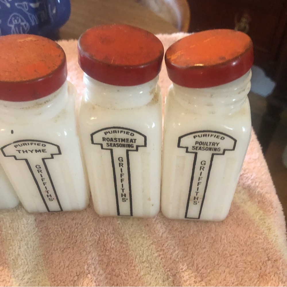 Grifith lab very old salt and pepper shakers set of 16 bottles
